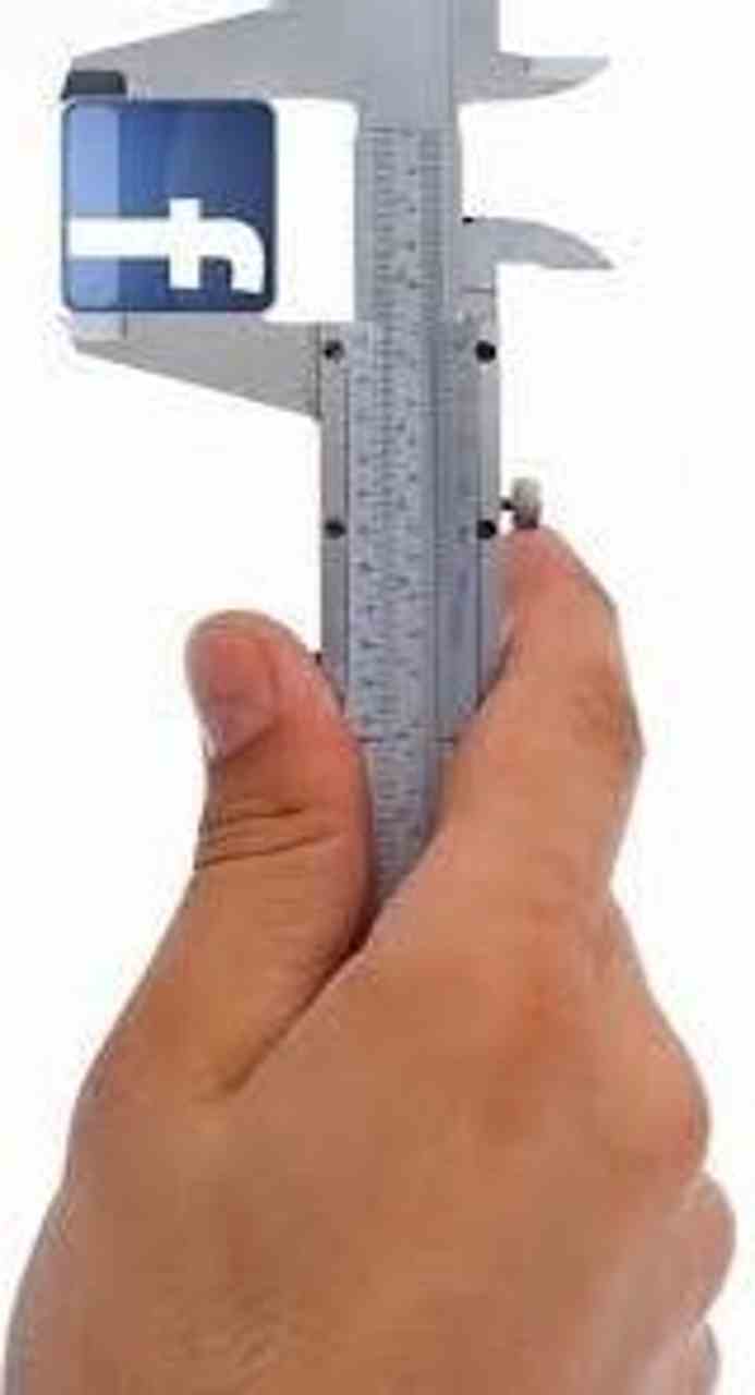 Imagem de um paquímetro medindo o logo do Facebook